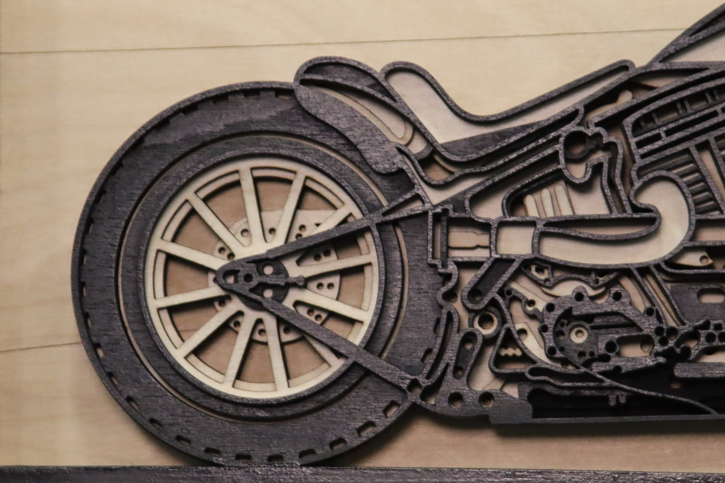 Motorrad Wandbild aus Holz – Personalisierbar